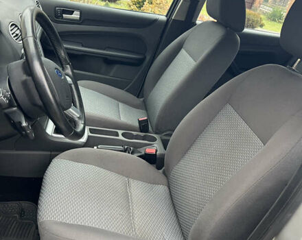 Сірий Форд Фокус, об'ємом двигуна 1.6 л та пробігом 255 тис. км за 4750 $, фото 9 на Automoto.ua