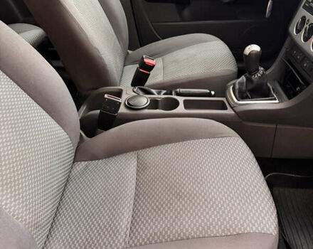 Серый Форд Фокус, объемом двигателя 1.56 л и пробегом 271 тыс. км за 3699 $, фото 14 на Automoto.ua