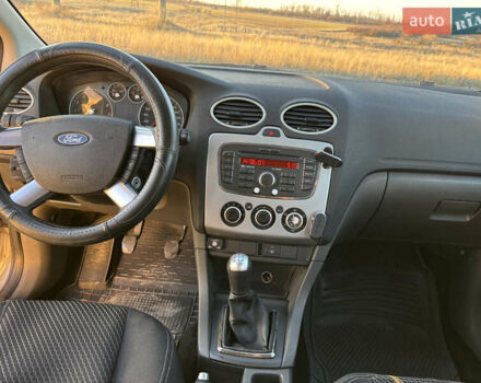 Серый Форд Фокус, объемом двигателя 1.6 л и пробегом 202 тыс. км за 4999 $, фото 8 на Automoto.ua