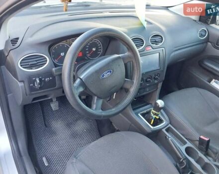 Серый Форд Фокус, объемом двигателя 1.6 л и пробегом 211 тыс. км за 3600 $, фото 10 на Automoto.ua