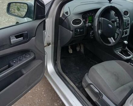 Серый Форд Фокус, объемом двигателя 1.56 л и пробегом 270 тыс. км за 3600 $, фото 9 на Automoto.ua