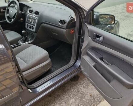 Серый Форд Фокус, объемом двигателя 1.6 л и пробегом 214 тыс. км за 5550 $, фото 64 на Automoto.ua