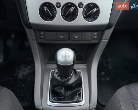 Сірий Форд Фокус, об'ємом двигуна 1.8 л та пробігом 200 тис. км за 4200 $, фото 44 на Automoto.ua