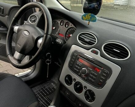 Серый Форд Фокус, объемом двигателя 1.6 л и пробегом 318 тыс. км за 4200 $, фото 7 на Automoto.ua