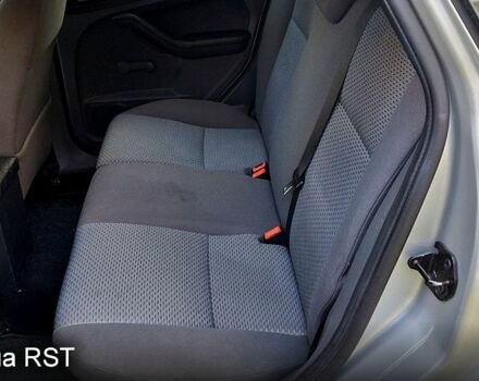 Серый Форд Фокус, объемом двигателя 16 л и пробегом 223 тыс. км за 4510 $, фото 2 на Automoto.ua