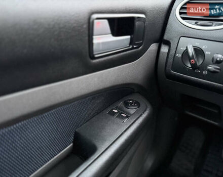 Серый Форд Фокус, объемом двигателя 1.8 л и пробегом 200 тыс. км за 4450 $, фото 56 на Automoto.ua