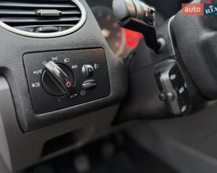 Сірий Форд Фокус, об'ємом двигуна 1.8 л та пробігом 200 тис. км за 4200 $, фото 59 на Automoto.ua