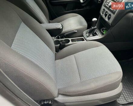 Серый Форд Фокус, объемом двигателя 1.39 л и пробегом 265 тыс. км за 4300 $, фото 19 на Automoto.ua