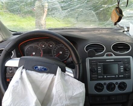 Серый Форд Фокус, объемом двигателя 1.6 л и пробегом 259 тыс. км за 1000 $, фото 6 на Automoto.ua