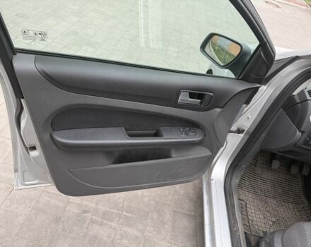 Серый Форд Фокус, объемом двигателя 1.6 л и пробегом 270 тыс. км за 3500 $, фото 6 на Automoto.ua