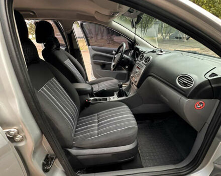 Серый Форд Фокус, объемом двигателя 1.8 л и пробегом 243 тыс. км за 5900 $, фото 6 на Automoto.ua