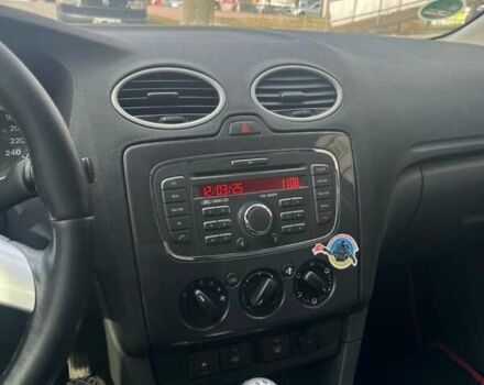 Серый Форд Фокус, объемом двигателя 1.6 л и пробегом 220 тыс. км за 3500 $, фото 9 на Automoto.ua