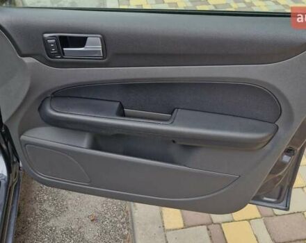 Серый Форд Фокус, объемом двигателя 1.6 л и пробегом 214 тыс. км за 5550 $, фото 56 на Automoto.ua