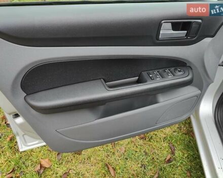 Серый Форд Фокус, объемом двигателя 1.8 л и пробегом 177 тыс. км за 5450 $, фото 8 на Automoto.ua