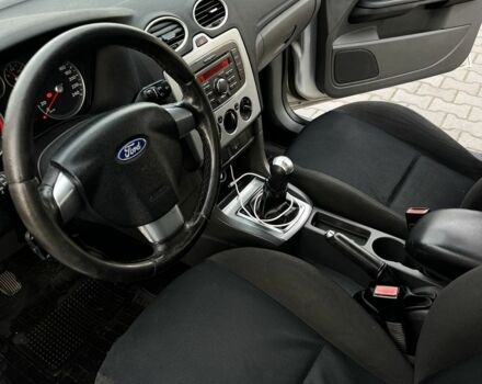 Серый Форд Фокус, объемом двигателя 1.6 л и пробегом 318 тыс. км за 4200 $, фото 6 на Automoto.ua