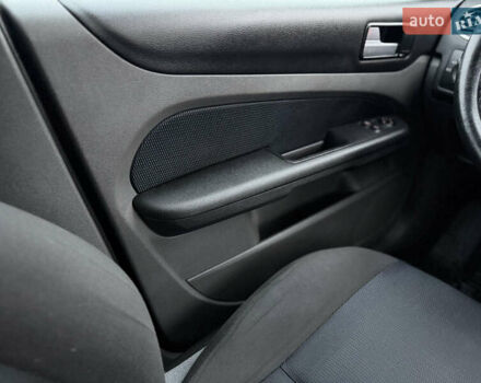 Сірий Форд Фокус, об'ємом двигуна 1.8 л та пробігом 200 тис. км за 4200 $, фото 49 на Automoto.ua