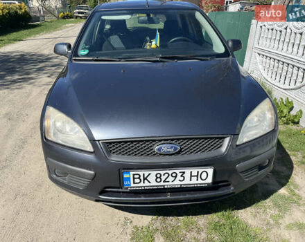 Серый Форд Фокус, объемом двигателя 1.6 л и пробегом 370 тыс. км за 4250 $, фото 5 на Automoto.ua
