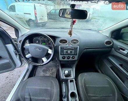 Серый Форд Фокус, объемом двигателя 1.6 л и пробегом 247 тыс. км за 5000 $, фото 3 на Automoto.ua