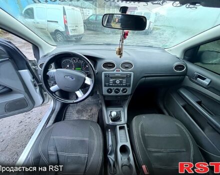 Серый Форд Фокус, объемом двигателя 1.6 л и пробегом 247 тыс. км за 5000 $, фото 4 на Automoto.ua