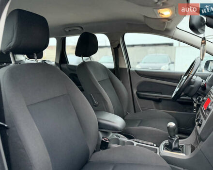 Серый Форд Фокус, объемом двигателя 1.8 л и пробегом 200 тыс. км за 4450 $, фото 66 на Automoto.ua