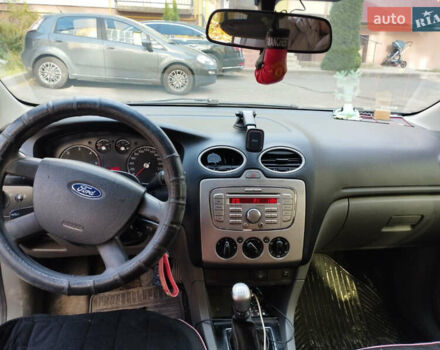 Серый Форд Фокус, объемом двигателя 1.56 л и пробегом 277 тыс. км за 5500 $, фото 6 на Automoto.ua
