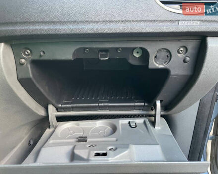 Серый Форд Фокус, объемом двигателя 1.6 л и пробегом 264 тыс. км за 3900 $, фото 16 на Automoto.ua