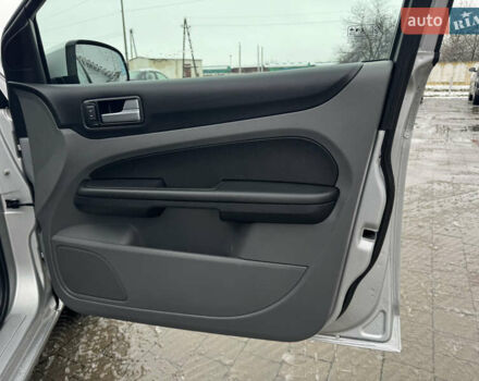 Серый Форд Фокус, объемом двигателя 1.6 л и пробегом 250 тыс. км за 5250 $, фото 27 на Automoto.ua