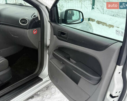 Сірий Форд Фокус, об'ємом двигуна 1.6 л та пробігом 225 тис. км за 4300 $, фото 59 на Automoto.ua