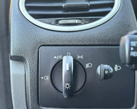 Серый Форд Фокус, объемом двигателя 1.6 л и пробегом 210 тыс. км за 5200 $, фото 48 на Automoto.ua