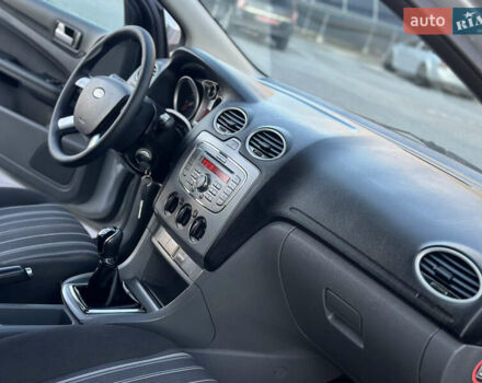 Серый Форд Фокус, объемом двигателя 1.6 л и пробегом 210 тыс. км за 5200 $, фото 62 на Automoto.ua