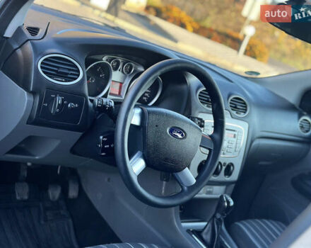 Серый Форд Фокус, объемом двигателя 1.6 л и пробегом 210 тыс. км за 5200 $, фото 38 на Automoto.ua