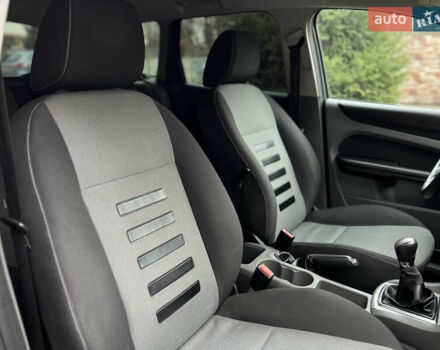 Серый Форд Фокус, объемом двигателя 1.6 л и пробегом 264 тыс. км за 4150 $, фото 41 на Automoto.ua