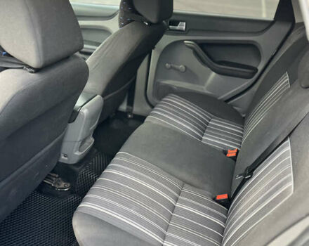 Серый Форд Фокус, объемом двигателя 1.6 л и пробегом 315 тыс. км за 5600 $, фото 13 на Automoto.ua