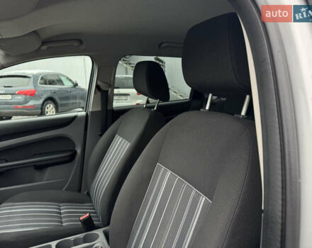 Серый Форд Фокус, объемом двигателя 1.6 л и пробегом 250 тыс. км за 5250 $, фото 19 на Automoto.ua