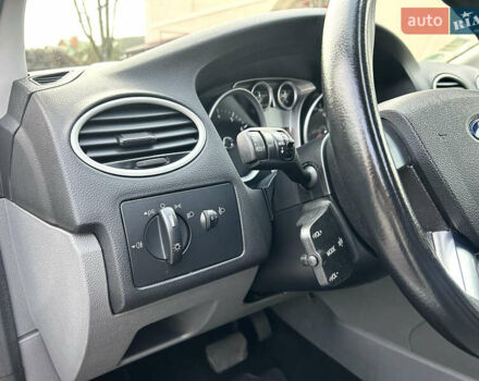 Сірий Форд Фокус, об'ємом двигуна 1.6 л та пробігом 165 тис. км за 6499 $, фото 54 на Automoto.ua