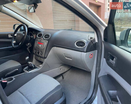 Серый Форд Фокус, объемом двигателя 1.6 л и пробегом 264 тыс. км за 3900 $, фото 7 на Automoto.ua