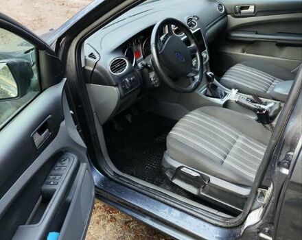 Серый Форд Фокус, объемом двигателя 1.8 л и пробегом 230 тыс. км за 5500 $, фото 5 на Automoto.ua