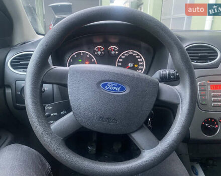 Серый Форд Фокус, объемом двигателя 1.6 л и пробегом 228 тыс. км за 4650 $, фото 30 на Automoto.ua