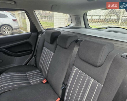 Серый Форд Фокус, объемом двигателя 1.6 л и пробегом 280 тыс. км за 4100 $, фото 14 на Automoto.ua