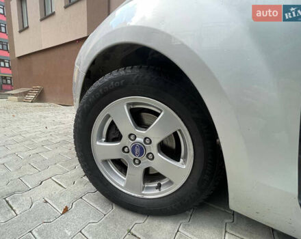 Серый Форд Фокус, объемом двигателя 1.6 л и пробегом 264 тыс. км за 3900 $, фото 6 на Automoto.ua