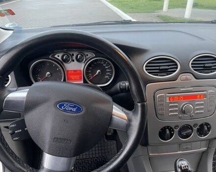 Серый Форд Фокус, объемом двигателя 1.6 л и пробегом 208 тыс. км за 5800 $, фото 6 на Automoto.ua