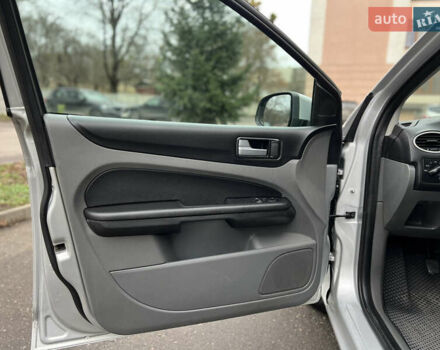 Серый Форд Фокус, объемом двигателя 1.6 л и пробегом 264 тыс. км за 4150 $, фото 24 на Automoto.ua