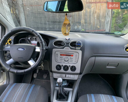 Сірий Форд Фокус, об'ємом двигуна 1.6 л та пробігом 216 тис. км за 5300 $, фото 1 на Automoto.ua