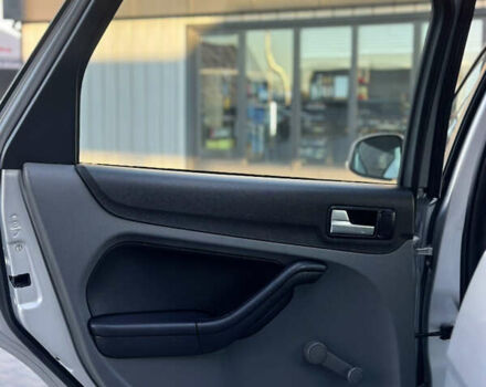 Серый Форд Фокус, объемом двигателя 1.6 л и пробегом 210 тыс. км за 5200 $, фото 57 на Automoto.ua