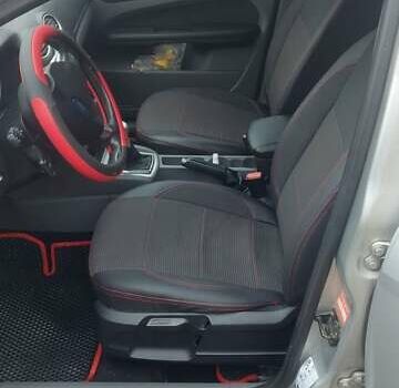 Серый Форд Фокус, объемом двигателя 1.6 л и пробегом 250 тыс. км за 5400 $, фото 1 на Automoto.ua