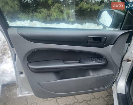 Серый Форд Фокус, объемом двигателя 1.6 л и пробегом 228 тыс. км за 4650 $, фото 23 на Automoto.ua