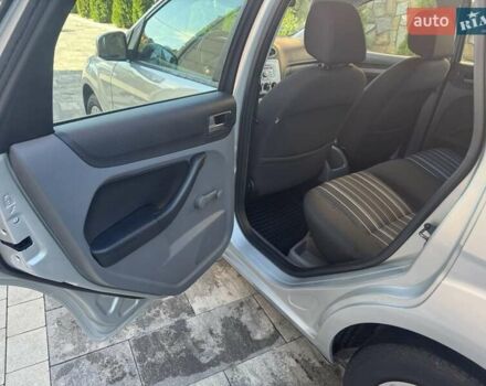 Серый Форд Фокус, объемом двигателя 1.6 л и пробегом 199 тыс. км за 4950 $, фото 27 на Automoto.ua