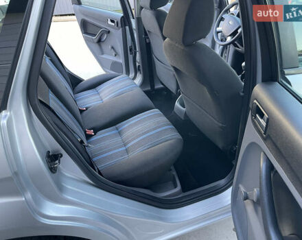 Форд Фокус 2008 у Рівному на Automoto.ua Сірий Форд Фокус, об'ємом двигуна 1.6 л та пробігом 223 тис. км за 5600 $, фото 36 на Automoto.ua