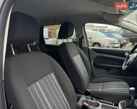 Серый Форд Фокус, объемом двигателя 1.6 л и пробегом 250 тыс. км за 5250 $, фото 25 на Automoto.ua