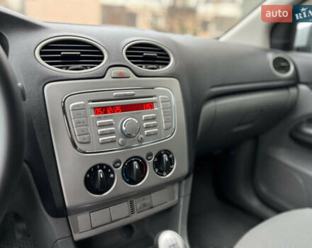 Серый Форд Фокус, объемом двигателя 1.6 л и пробегом 264 тыс. км за 4150 $, фото 13 на Automoto.ua